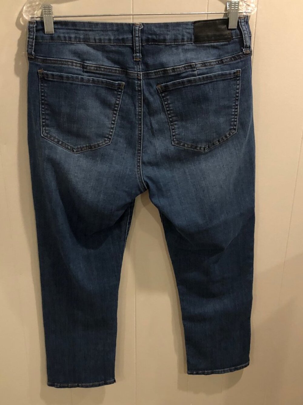!iT. Claire Curvy Skinny Capri Jeans, Size 10 - Picture 8 of 10